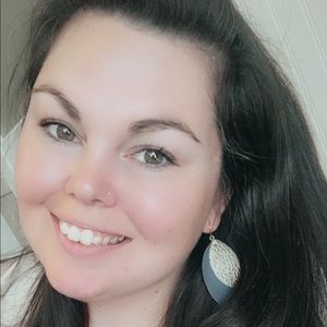 Meet your Posher, Lyn-lee